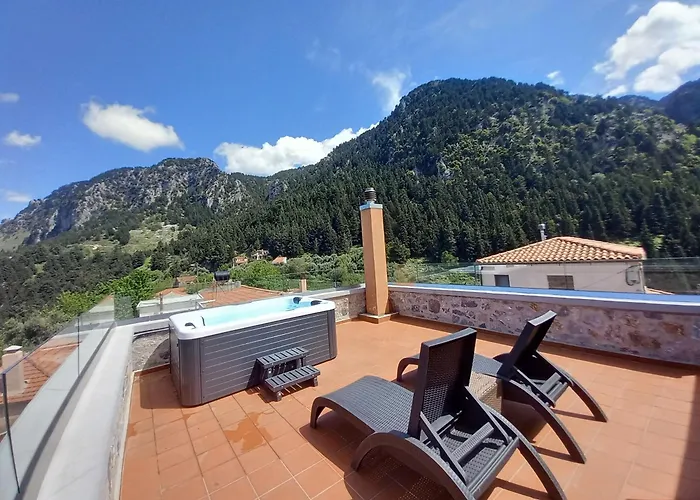 Apirathes Residence
