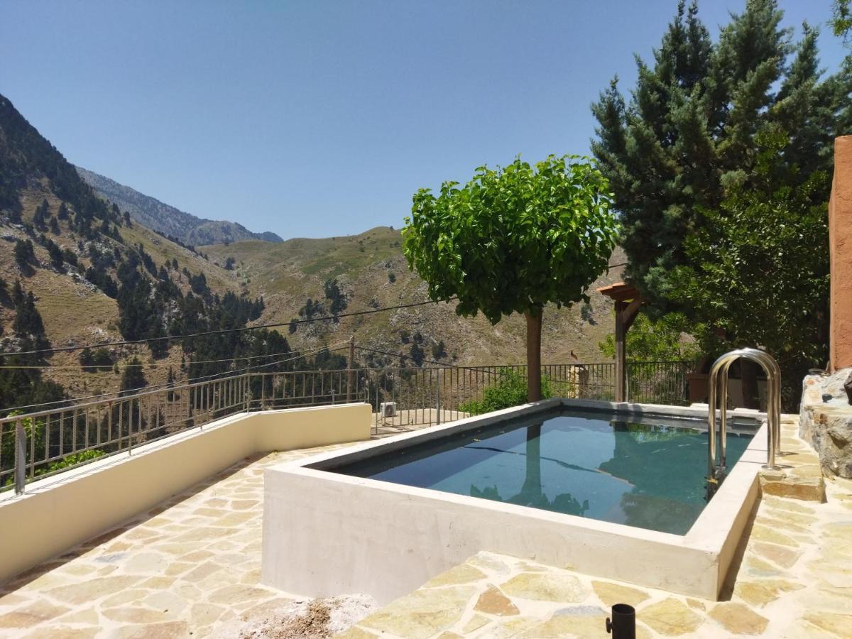 Apirathes Villa *