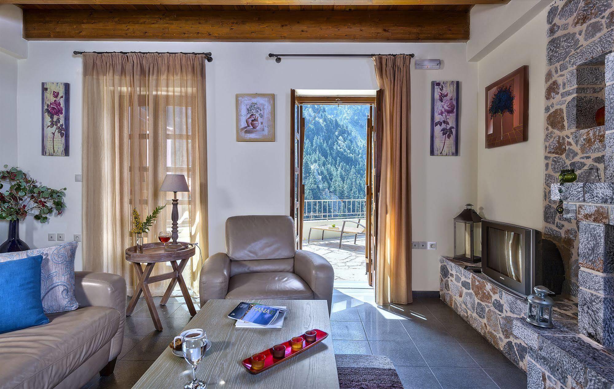 Apirathes Villa Zoúrva