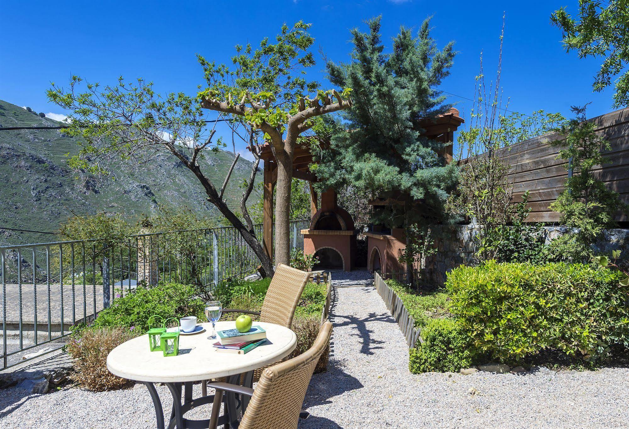 Villa Apirathes Zoúrva