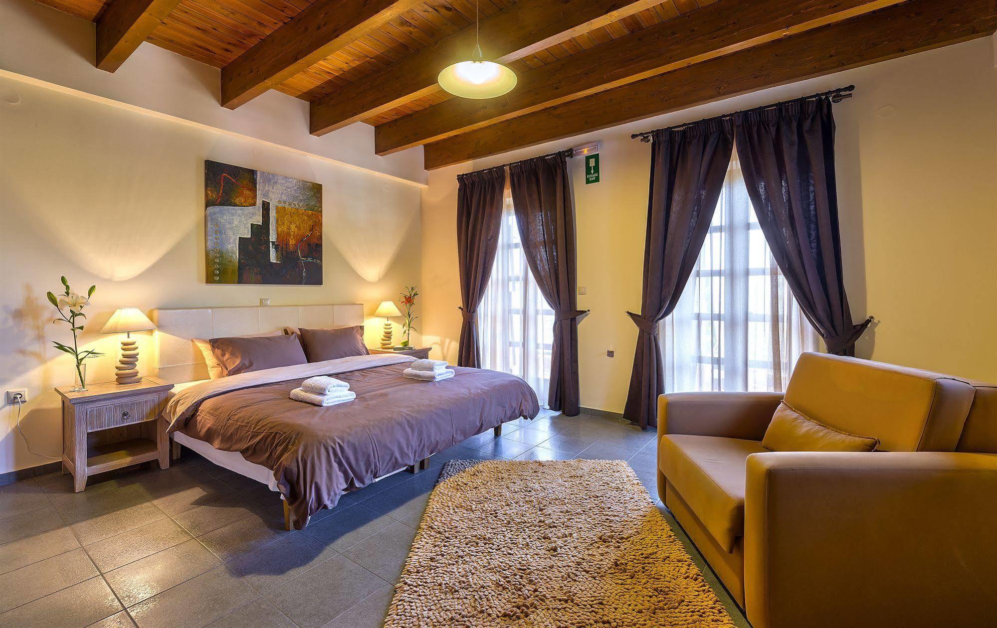 Villa Apirathes *